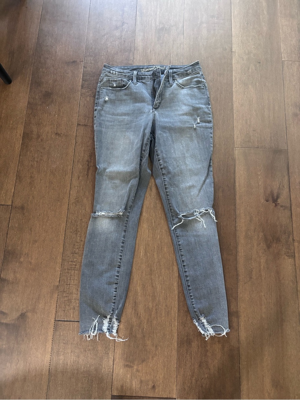 Universal Thread Women's Distressed Skinny Jeans - Gray